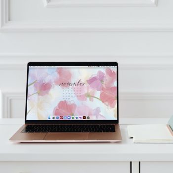 MacBook Air on the white desk_Screenshot 2022-10-29 at 14.04.15(2)